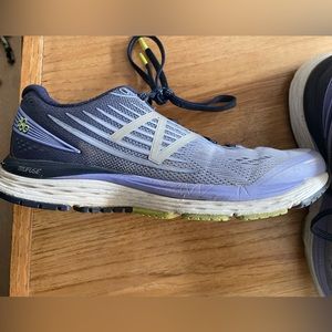 New Balance Tennis Shoes